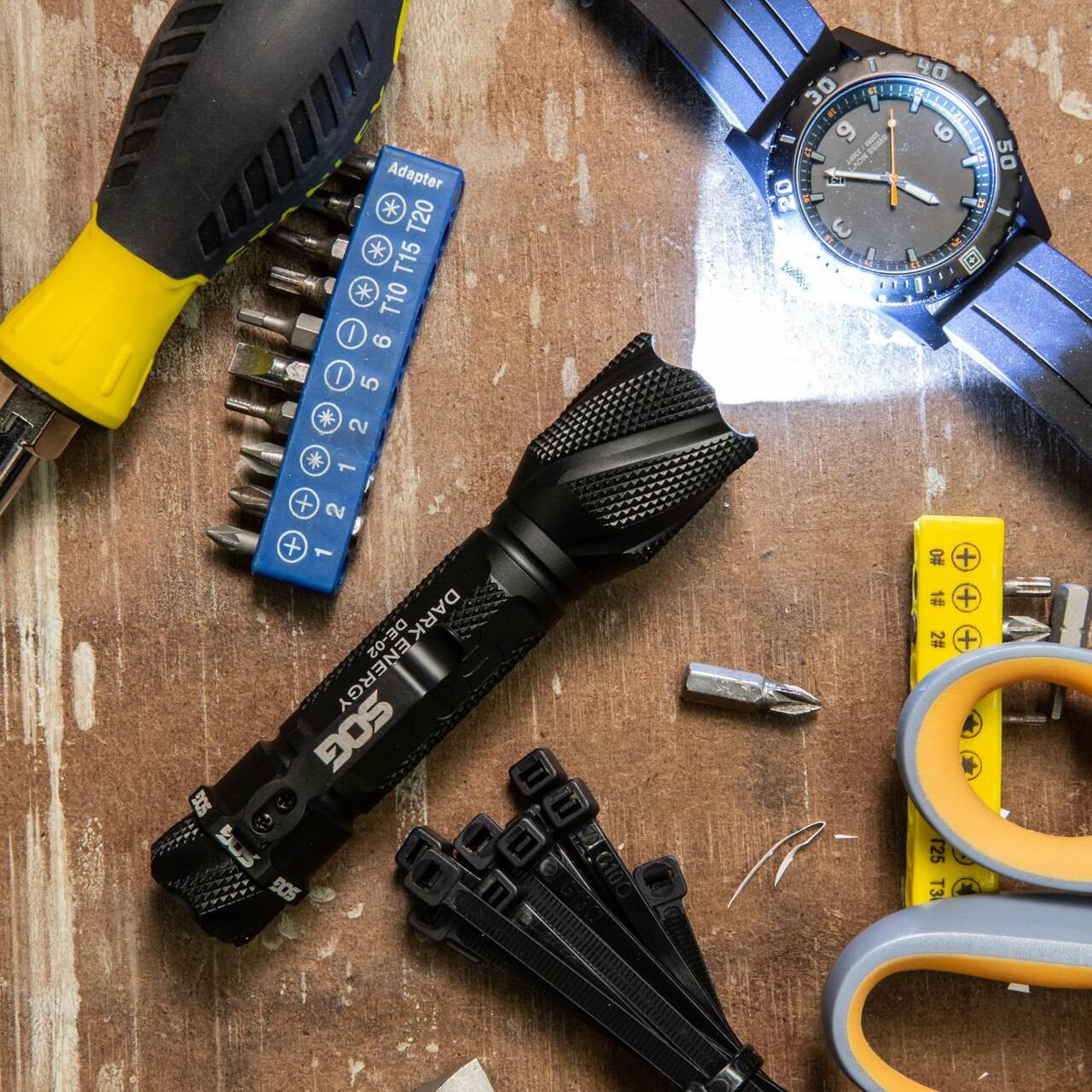  SOG Dark Energy 247A Flashlight